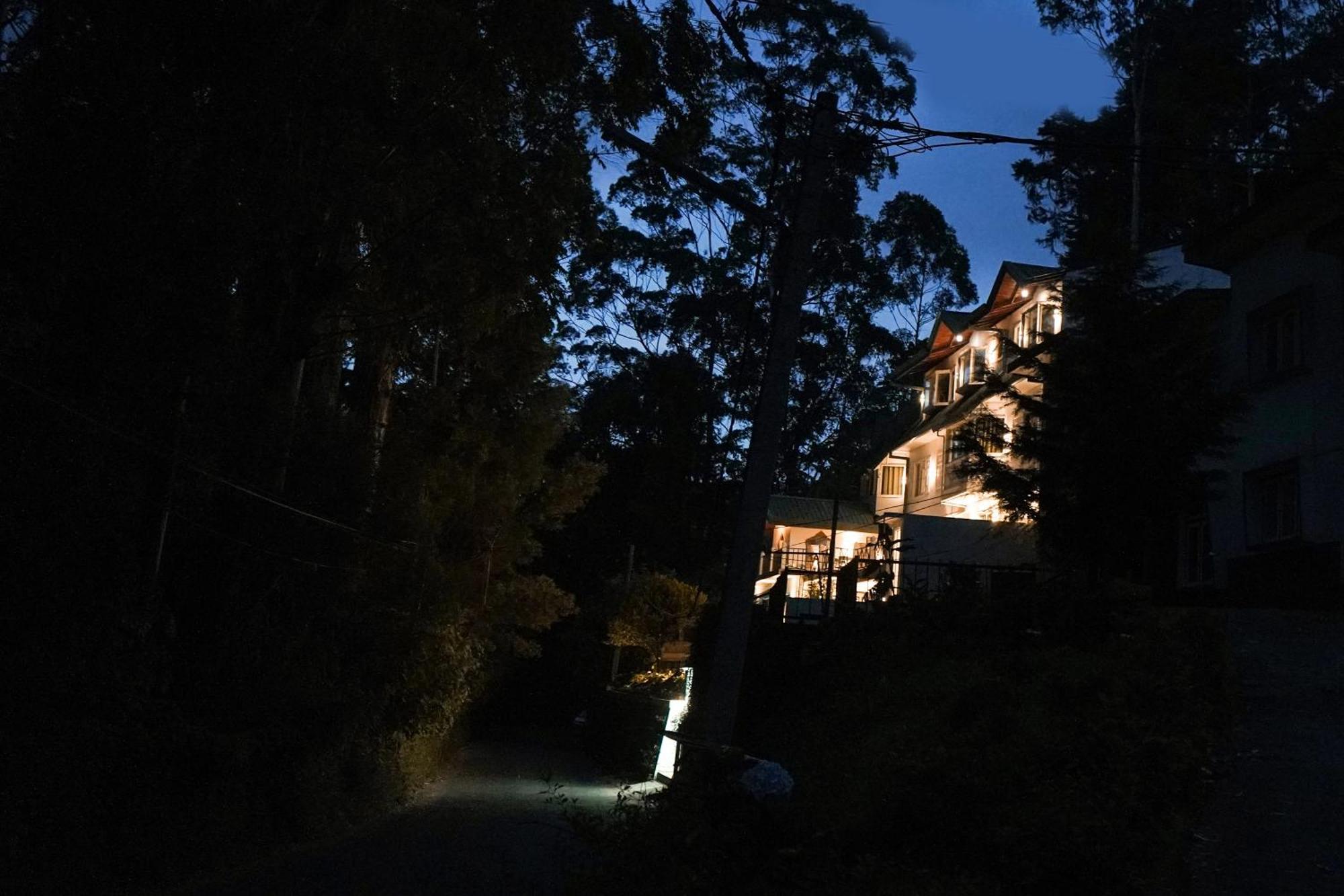 Готель Blue Moon Residency Нувара-Елія Екстер'єр фото